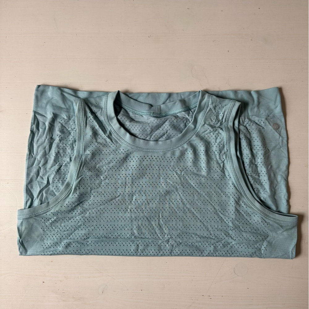 Lululemon Breeze By Muscle Tank – 10